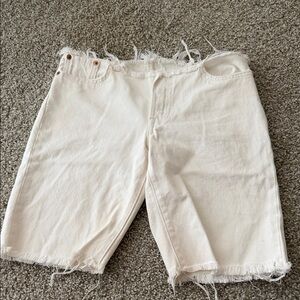Levi's Cream Women's Frayed Hem Shorts